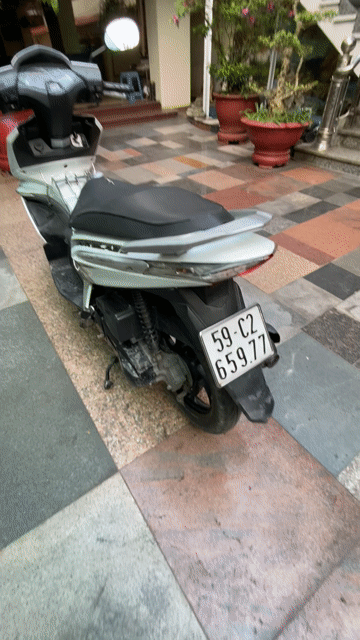 Honda Air Blade Fi Trắng 40947 km. Mua bán Xe máy tại Quận Hải An Hải Phòng được đăng bởi khánh hình 1