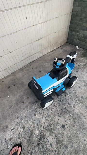 [THANH LÝ GIÁ RẺ] Xe xúc điện trẻ em mới 98% - Quà. Mua bán Mẹ và bé tại Quận 1 Tp Hồ Chí Minh được đăng bởi Kiến Văn hình 1