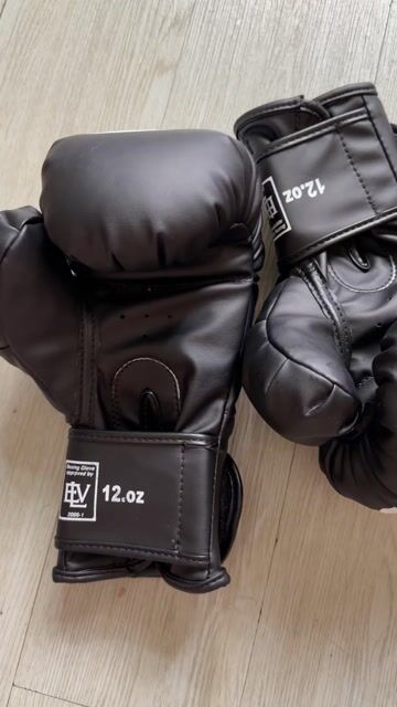 Pasa Gấp Găng tay Boxing Everlast Đen Lớn 12oz. Mua bán Đồ thể thao, Dã ngoại tại Quận Gò Vấp Tp Hồ Chí Minh được đăng bởi Nhi hình 1