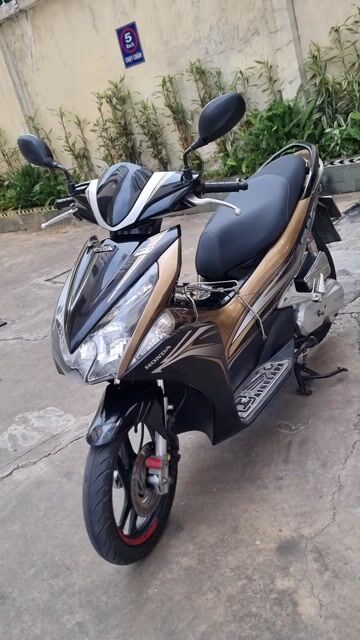 Honda Air Blade Fi Đen Vàng đồng. Mua bán Xe máy tại Quận 6 Tp Hồ Chí Minh được đăng bởi Mr Huỳnh hình 1