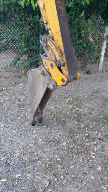 Máy xúc Komatsu PC38 Vàng. Mua bán Phương tiện khác tại Thành phố Long Khánh Đồng Nai được đăng bởi duy tân hình 1