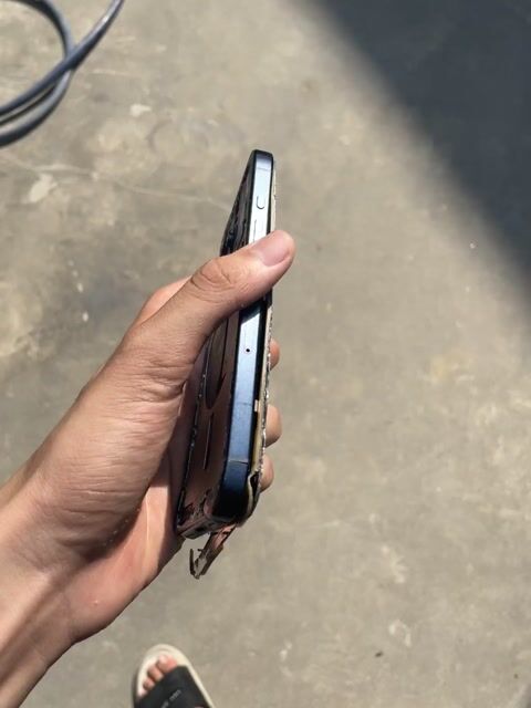 Linh kiện Apple iPhone 15 Pro Xanh. Mua bán Điện thoại tại Huyện Quỳnh Lưu Nghệ An được đăng bởi Bùi hữu Phú hình 1