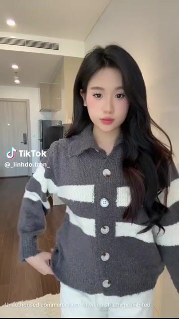 Áo len gạo siêu ấm màu xám đậm xinh xỉu. Mua bán Quần áo tại Thị xã Từ Sơn Bắc Ninh được đăng bởi Mai Phương hình 1