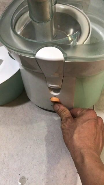 Máy ép trái cây Philips HR1821. Mua bán Bếp, lò, đồ điện nhà bếp tại Quận 7 Tp Hồ Chí Minh được đăng bởi Phạm Hưng 1982 Q7 Đồ cũ Bao Sài  hình 1