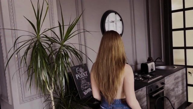 Model - AstridUni young