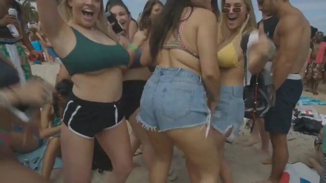 Beach crowd, bikinis in normal beach context
