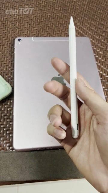 Apple iPad Pro 9.7 bản dùng cả sim 4G và Wifi. Mua bán Máy tính bảng tại Huyện Phú Riềng Bình Phước được đăng bởi Lousis Chen hình 1