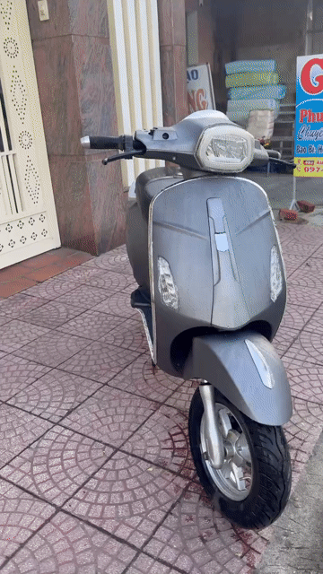 Xe điện Osakar Vespa đèn vuông Xám titan bình mới. Mua bán Xe máy tại Quận Liên Chiểu Đà Nẵng được đăng bởi Xe Điện Cũ Nz hình 1
