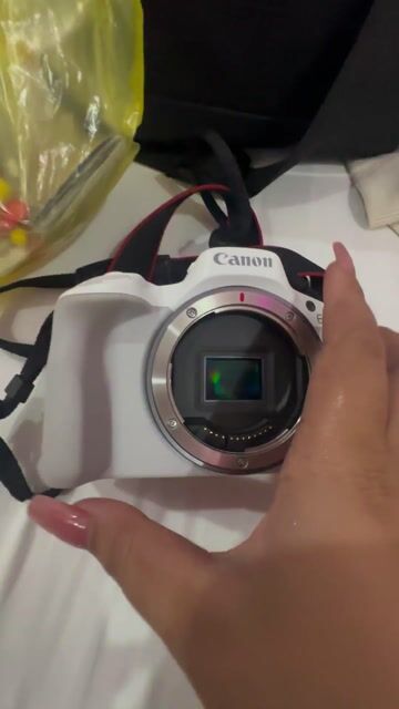 Máy ảnh Canon R50 Trắng. Mua bán Máy ảnh, Máy quay tại Huyện Bình Chánh Tp Hồ Chí Minh được đăng bởi Thuy Thuy hình 1