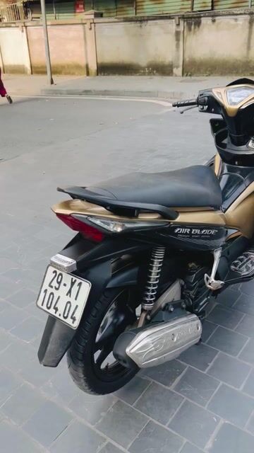 Honda Air Blade 110 FI Đen Vàng Biển HN 10404. Mua bán Xe máy tại Quận Ba Đình Hà Nội được đăng bởi Mai Khôi Nguyên hình 1