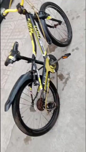 Xe đạp Jett Striker khung Thép Đen vàng. Mua bán Xe đạp tại Quận Tân Phú Tp Hồ Chí Minh được đăng bởi Cao Duy Thắng hình 1