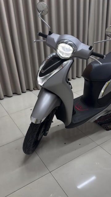 Honda SH Mode 2023 ABS Bạc 10000 km. Mua bán Xe máy tại Quận Thanh Khê Đà Nẵng được đăng bởi THẾ MẪN CHUYÊN XE LƯỚT CÓ BÁN TRẢ GÓP  hình 1