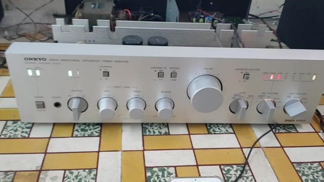 Âm ly ONKYO A 815D