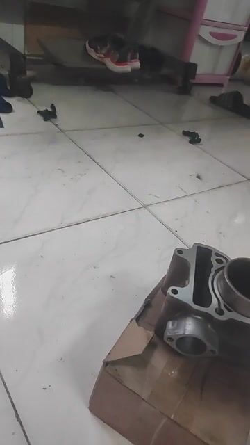 Lòng piston Vairo 150 kim loại bạc đã dùng. Mua bán Phụ tùng xe tại Thành phố Biên Hòa Đồng Nai được đăng bởi Phúc long Honda hình 1