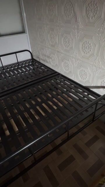 Do k vừa với phòng nên e nhượng lại giường mới mua. Mua bán Giường, chăn ga gối nệm tại Thành phố Vĩnh Long Vĩnh Long được đăng bởi Châu hình 1