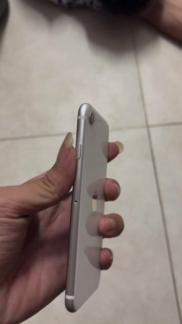 Apple iPhone SE 2020 Trắng 75%. Mua bán Điện thoại tại Quận Nam Từ Liêm Hà Nội được đăng bởi Thanh Thanh hình 1