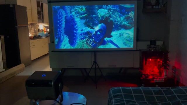 Máy chiếu Ultimea Nova C40 tặng luôn màn chiếu