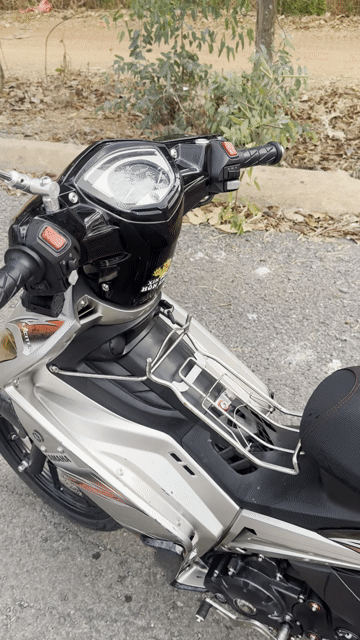 Yamaha Exciter 1S94 Bạc Đen Đỏ. Mua bán Xe máy tại Huyện Vĩnh Hưng Long An được đăng bởi Beo Beo hình 1