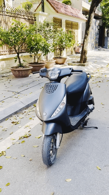 PIAGGIO ZIP 100cc MÀU GHI XÁM ĐỜI CAO 2022. Mua bán Xe máy tại Quận Cầu Giấy Hà Nội được đăng bởi Đỗ Mai hình 1