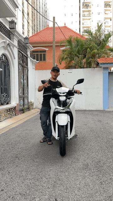 Honda SHVN 160i ABS 2025 Trắng 7000 km. Mua bán Xe máy tại Quận Tân Phú Tp Hồ Chí Minh được đăng bởi Mr Bảy hình 1