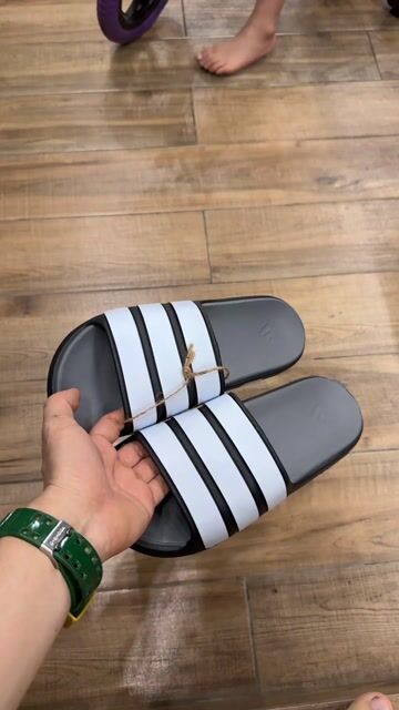Dép lê Adidas Nam Đúc Đen trắng. Mua bán Giày dép tại Huyện Chương Mỹ Hà Nội được đăng bởi Nguyễn Thắng hình 1