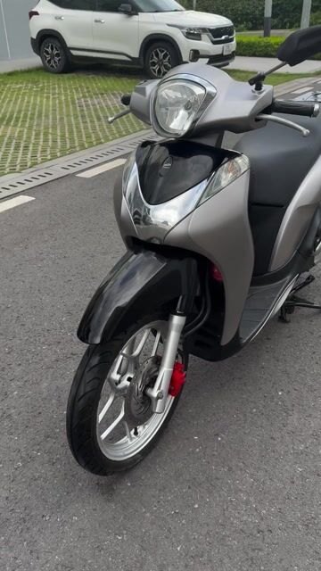 Honda SH Mode 125cc Bạc. Mua bán Xe máy tại Quận Gò Vấp Tp Hồ Chí Minh được đăng bởi CẦM ĐỒ NĂM LINH hình 1