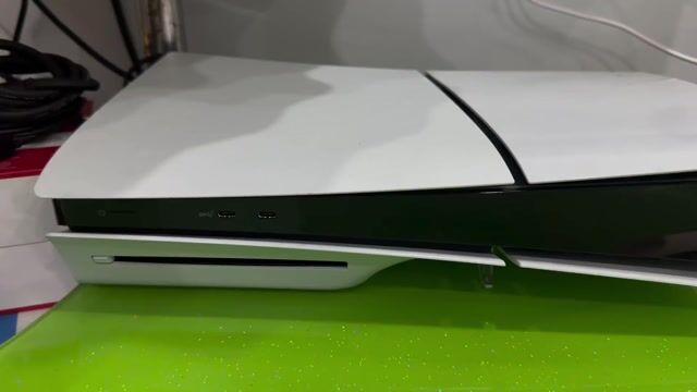 Máy chơi game Sony PS5 Slim Đã sử dụng. Mua bán Thiết bị chơi game tại Thành phố Qui Nhơn Bình Định được đăng bởi Nguyễn Duy Nhật hình 1