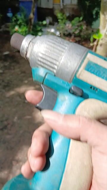 Máy khoan chuyên vít Makita 12V 570k. Mua bán Đồ chuyên dụng, Giống nuôi trồng tại Huyện Tam Nông Đồng Tháp được đăng bởi Quy Le hình 1
