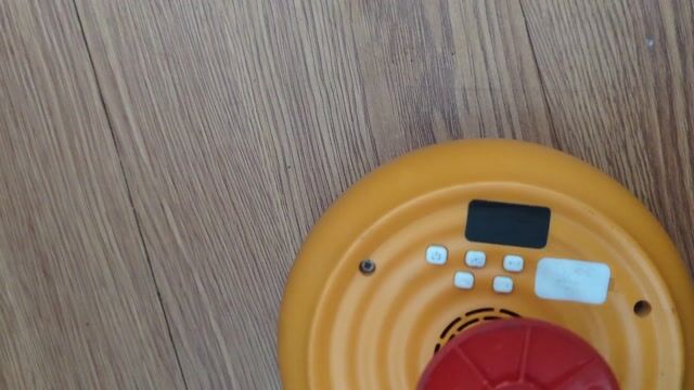 Máy tụng kinh năng lượng mặt trời Vàng Tích điện. Mua bán Sở thích khác tại Thành phố Thủ Dầu Một Bình Dương được đăng bởi huỳnh hoa hồng  hình 1