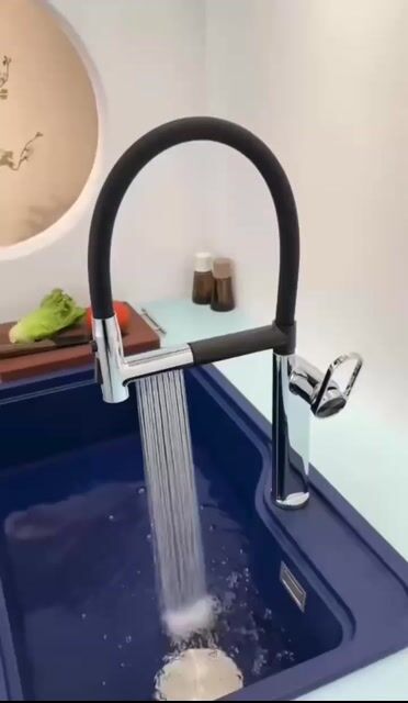 Vòi rửa bát dây da dẻo có thác nước. Mua bán Thiết bị vệ sinh, nhà tắm tại Quận Tây Hồ Hà Nội được đăng bởi Phương ly hình 1