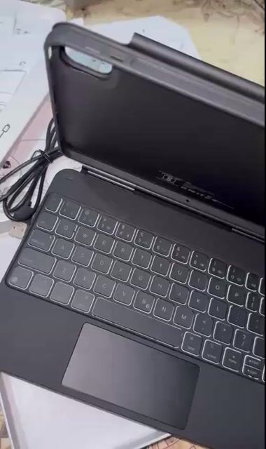 Bàn phím iPad ESR Magic Keyboard Đen. Mua bán Phụ kiện (Màn hình, Chuột...) tại Quận Gò Vấp Tp Hồ Chí Minh được đăng bởi Hồng Ngọc hình 1