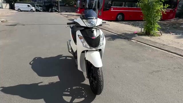 Honda SHi 150 2012 Trắng. Mua bán Xe máy tại Quận 12 Tp Hồ Chí Minh được đăng bởi Cửa hàng Xe máy 380 hình 1