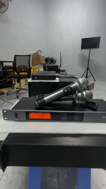 Thanh lý Micro LS7 V700 Xám. Mua bán Tivi, Âm thanh tại Huyện Phong Điền Cần Thơ được đăng bởi Phong Vũ Audio Cần Thơ hình 1
