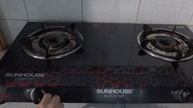 Bếp gas Sunhouse SHB201MT Đen. Mua bán Bếp, lò, đồ điện nhà bếp tại Quận Bình Tân Tp Hồ Chí Minh được đăng bởi Nhật Huy hình 1