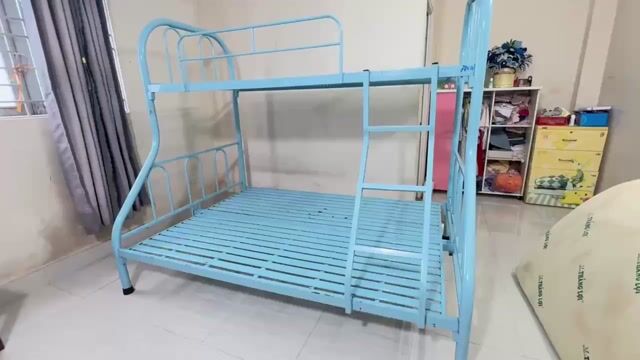 Giường tầng Khung sắt Xanh dương 1m6x2m. Mua bán Giường, chăn ga gối nệm tại Quận 8 Tp Hồ Chí Minh được đăng bởi C Hoàn hình 1