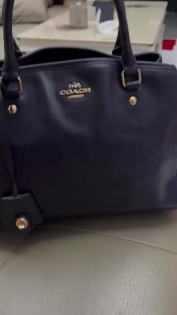 Túi xách COACH Nữ Xanh đen Đã sử dụng. Mua bán Túi xách tại Quận 1 Tp Hồ Chí Minh được đăng bởi Hàng kho tổng hợp giá rẻ hình 1