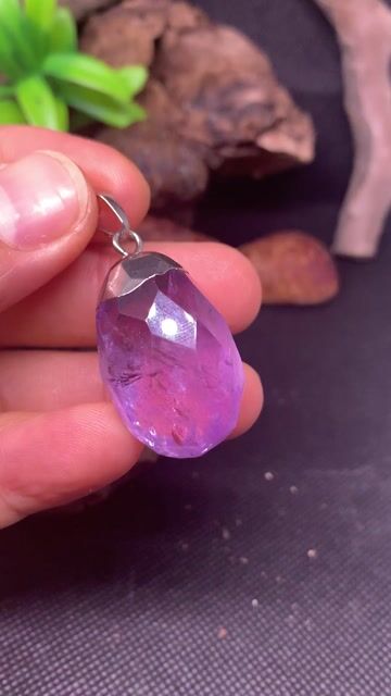 Mặt dây chuyền Đá Thạch Anh Tím Pha Lê. Mua bán Phụ kiện thời trang khác tại Quận 1 Tp Hồ Chí Minh được đăng bởi Shop Phong Thủy Phát Hưng Vượng hình 1