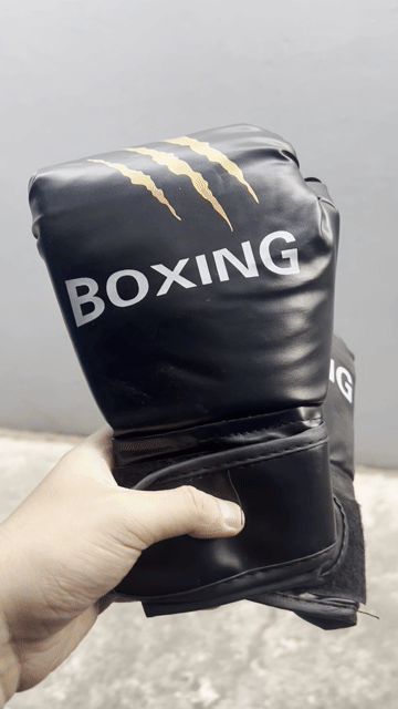 Găng tay boxing Đen Mới. Mua bán Đồ thể thao, Dã ngoại tại Quận Liên Chiểu Đà Nẵng được đăng bởi NGUYỄN HUY hình 1