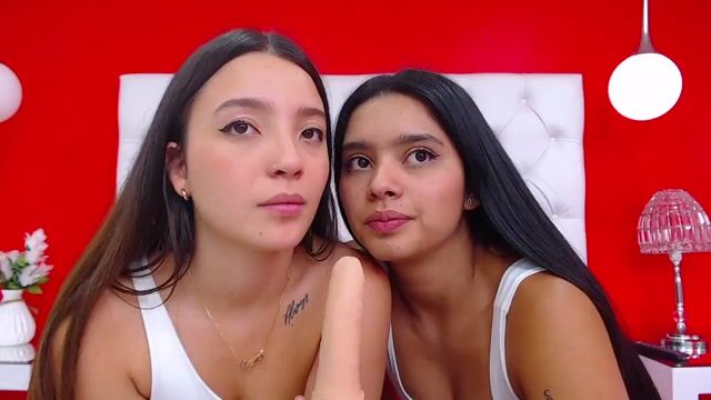 Model - Avril and Leah petite