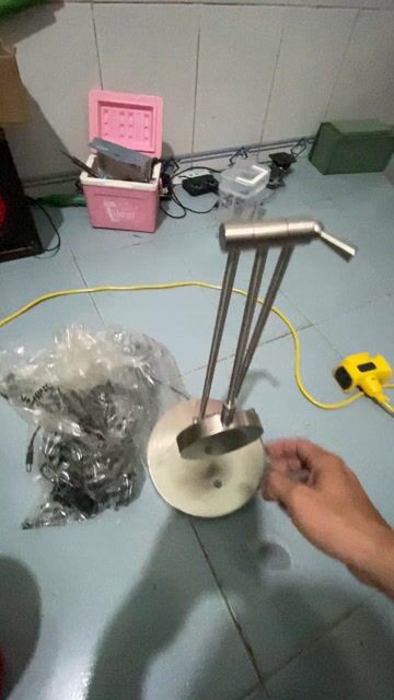 Đèn bàn Kim loại Bạc. Mua bán Đèn tại Thị xã Bến Cát Bình Dương được đăng bởi Sang hình 1