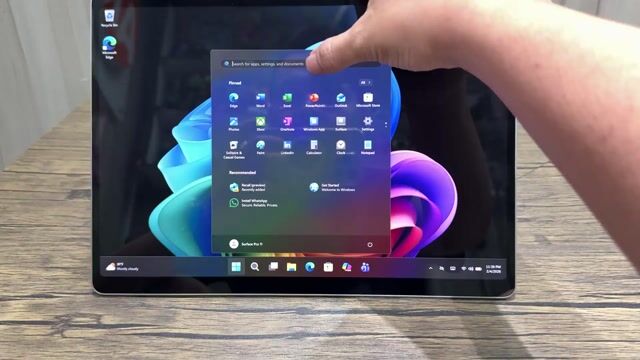 Surface Pro 11 Snapdragon X12 32Gb/1TB. Mua bán Laptop tại Quận Bình Thạnh Tp Hồ Chí Minh được đăng bởi Lê Khanh hình 1