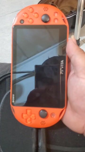 Máy chơi game Sony PS Vita 2000 32GB Trắng. Mua bán Thiết bị chơi game tại Quận 8 Tp Hồ Chí Minh được đăng bởi Game tony hình 1