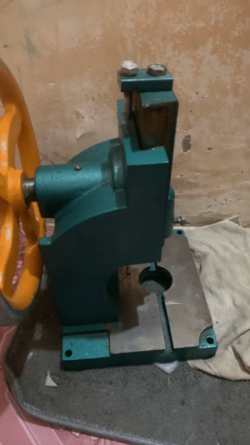 Máy dập kim loại Kim loại Xanh, vàng, bạc. Mua bán Đồ chuyên dụng, Giống nuôi trồng tại Huyện Duyên Hải Trà Vinh được đăng bởi Lâm Thi Bich Phuong hình 1