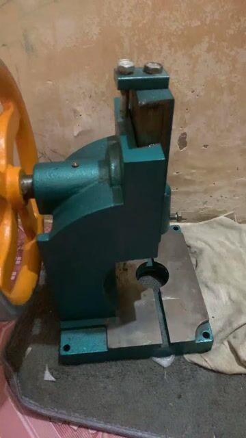 Máy dập kim loại Kim loại Xanh, vàng, bạc. Mua bán Đồ chuyên dụng, Giống nuôi trồng tại Huyện Duyên Hải Trà Vinh được đăng bởi Lâm Thi Bich Phuong hình 1