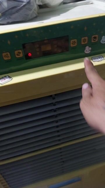 Quạt hơi nước màu Vàng kem đã sử dụng. Mua bán Máy lạnh, điều hoà tại Quận Bình Tân Tp Hồ Chí Minh được đăng bởi Lethibichyen hình 1