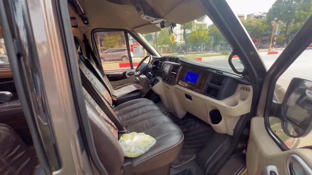 Ford Transit Limousine 2019 Nâu. Mua bán Phương tiện khác tại Thành phố Biên Hòa Đồng Nai được đăng bởi Thien Du hình 1