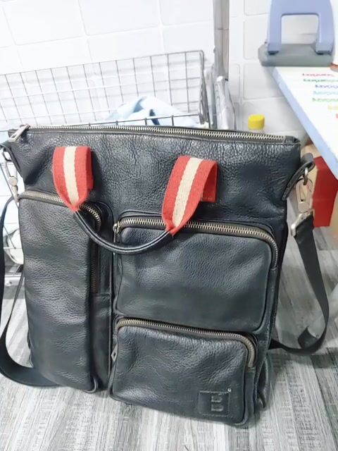 Túi xách Bally nam da đen. Mua bán Túi xách tại Huyện An Phú An Giang được đăng bởi Hiền hình 1