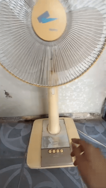 Quạt lửng Sanyo Vàng kem Cổ điển. Mua bán Quạt tại Huyện Hoài Đức Hà Nội được đăng bởi Đồ Cũ DK hình 1