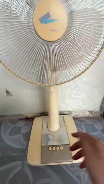 Quạt lửng Sanyo Vàng kem Cổ điển. Mua bán Quạt tại Huyện Hoài Đức Hà Nội được đăng bởi Đồ Cũ DK hình 1