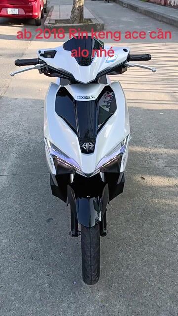Honda Air Blade 2018 Bạc. Mua bán Xe máy tại Quận Liên Chiểu Đà Nẵng được đăng bởi long hình 1